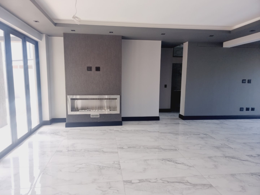 5 Bedroom Property for Sale in Parklands North Western Cape
